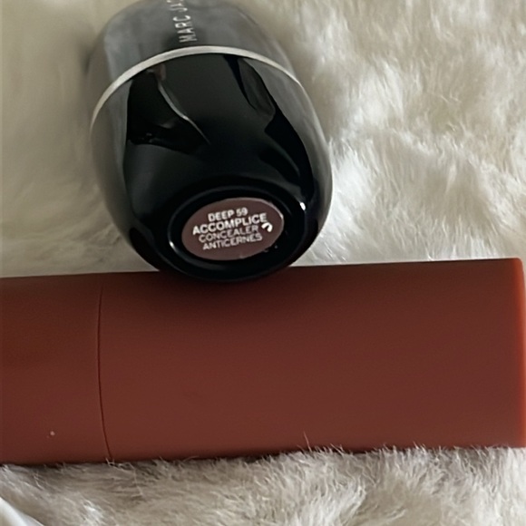 Mini makeup full size bundle (4 items) - Picture 10 of 11